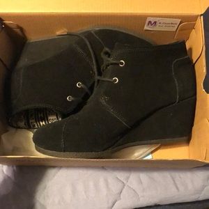 TOMS black wedge shoe